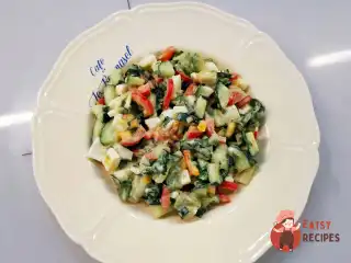 Салат із огірком та яйцем