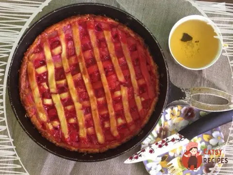 Закритий вишневий пиріг