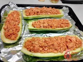 Крок 8: Лодочки з кабачків з курячим фаршем