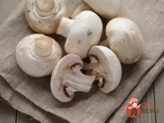 Вегетаріанський крем-суп із печериць з м'ятою