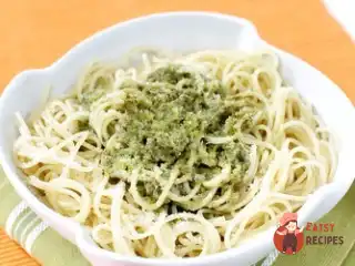 Легке песто з брокколі з гарбузовим насінням.