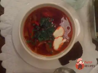 Борщ із чорними грінками та часником