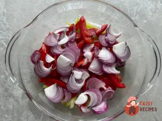 Крок 4: Курка з овочами в духовці