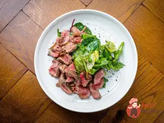 Ростбіф-салат із зеленим листям