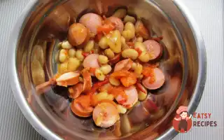 Квасоля В Сільському Стилі З Ковбасками Та Овочами
