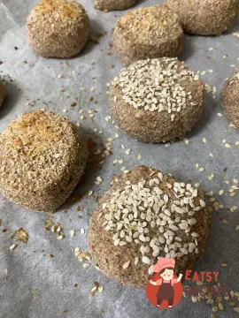 Горіхові булочки з кунжутом
