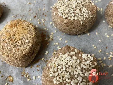 Горіхові булочки з кунжутом