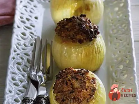 Цибуля, фарширована м'ясом з травами