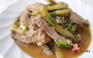 Яловичина В Гострому Соусі З Маринованими Огірками