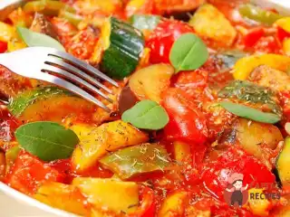 Рататуй з чебрецем, цукіні та розмарином