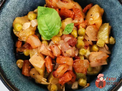 Овочеве рагу зі шкварками