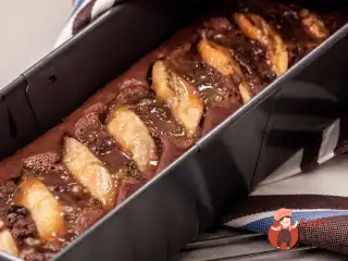 Шоколадний кекс з бананом та карамеллю