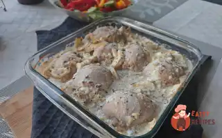 Курячі Стегна З Кабачками Та Часником
