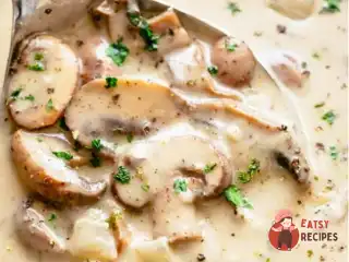 Вершковий суп з печерицями