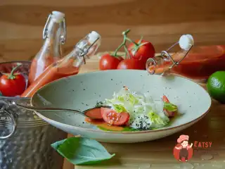 Томатний суп «Аль помодоро» зі сметаною та базиліком