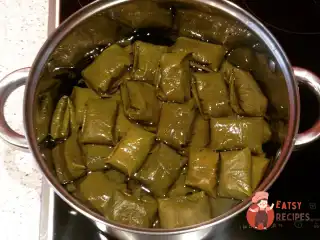 Долма з виноградного листя