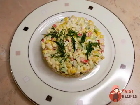 Крабовий салат з кукурудзою та свіжими огірками