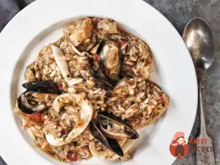 Різотто з морепродуктами та помідорами