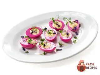 Ніжні фаршировані яйця з трюфельною олією