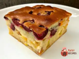 Пиріг з абрикосами, персиками та черешнею