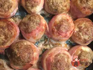Грибні кульки в беконі