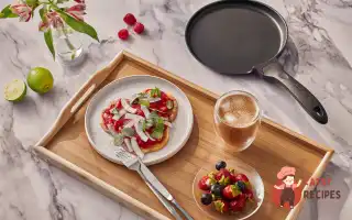Оладки З Полуницею Та Кокосом