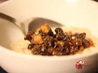 Вівсяна каша з пряним яблучним конфітюром