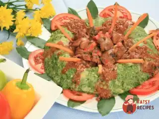 Куряча печінка в томатному соусі по-грецьки