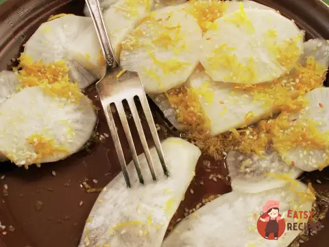 Редька дайкон, маринована у лимонній цедрі
