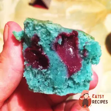 Кекси з персиками та малиною