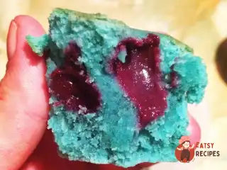 Кекси з персиками та малиною