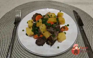 Яловичина З Картоплею Та Петрушкою В Рукаві