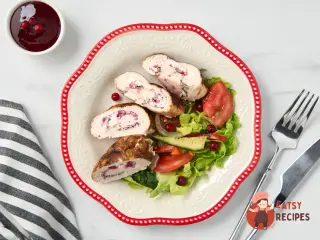 Крок 7: Курячі рулетики з брусницею