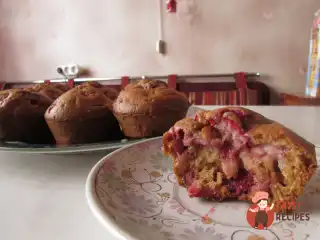 Маффіни з полуницею на молоці