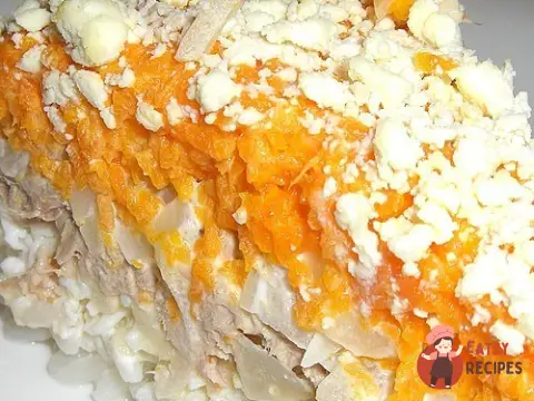 Салат «Мімоза» з сиром та яблуками