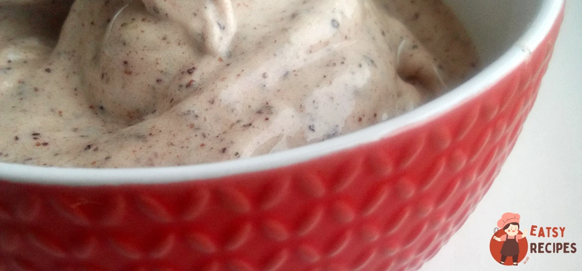 Морозиво з банана із сушеною чорною смородиною