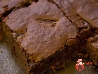 Брауні з мигдалем та чорносливом