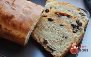 Домашній Хліб Із Родзинками Та Корицею