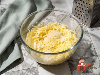 Крок 2: Деруни з ковбасою та сиром