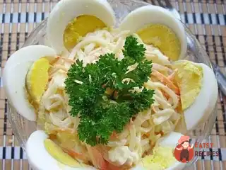 Весняний салат з дайконом та морквою