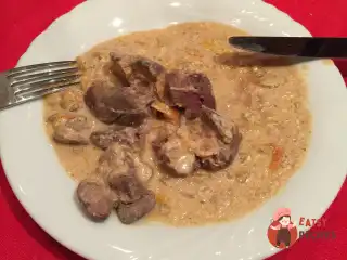 Печінка у сметанному соусі