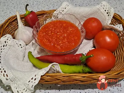 Аджика без варіння з часником та хріном