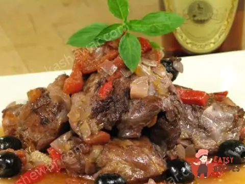 Курка з оливками та перцем