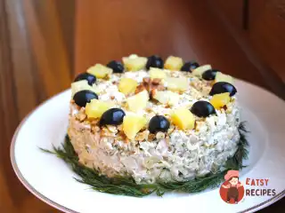 Салат з куркою та ананасами «Пікантний»