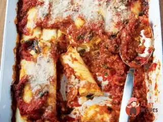 Манікотті в томатному соусі