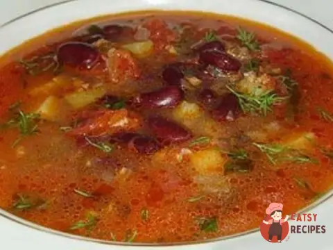 Квасоляний суп з курячої грудки