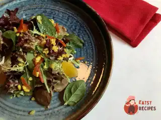 Теплий салат з курячою печінкою та курагою