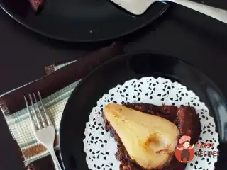 Шоколадний пиріг з грушами без борошна