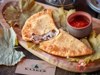 Чебурек з бараниною