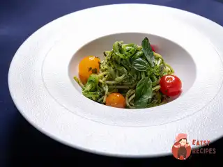 Спагетті з цукіні в пісному соусі песто